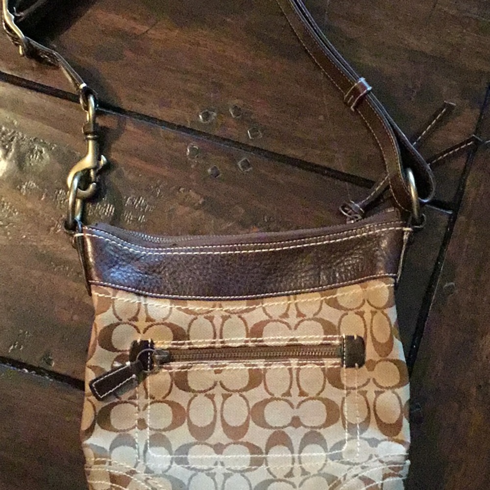 Classic Coach purse - Picture 1 of 4